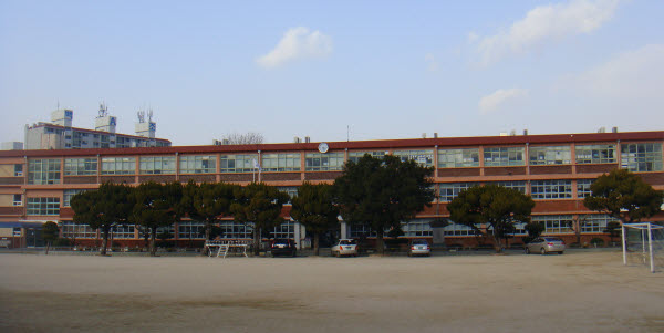 진례초등학교