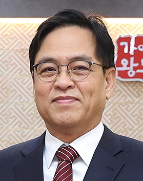 김영일