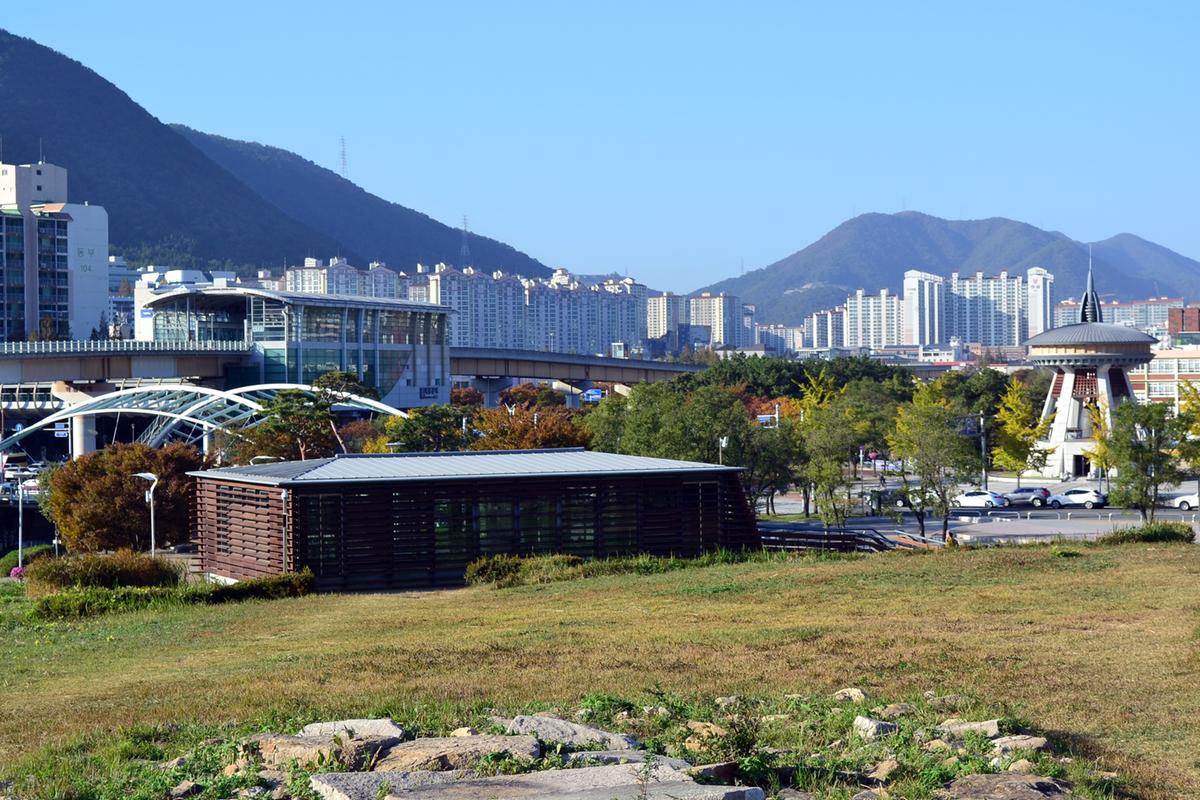 대성동고분과 박물관역