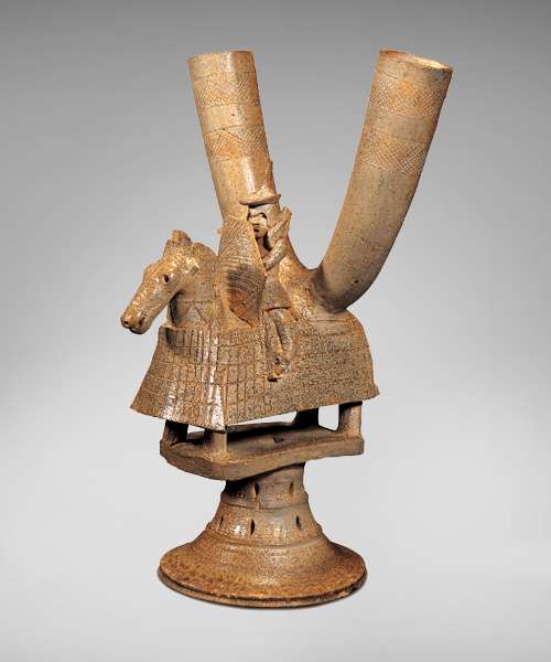 국보제 275호 기마인물형 뿔잔