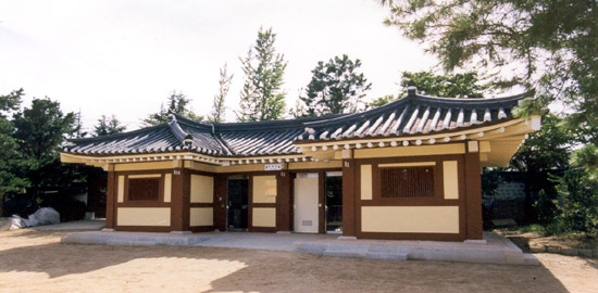 한옥화장실 화장실 외부 전경