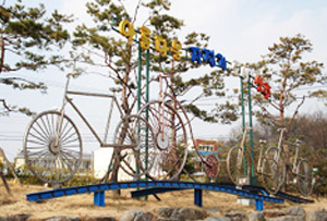 자전거도시 상징조형물 설치된 곳의 모습