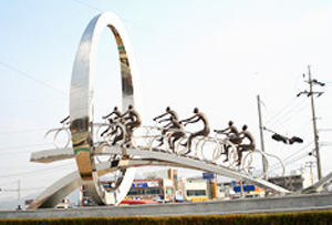 자전거도시 상징조형물 설치된 곳의 모습
