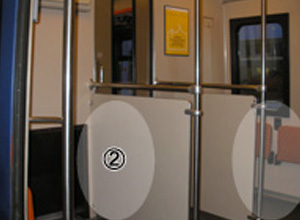 전동차내 자전거 탑승 공간 전동차 출입구에 설치(②)