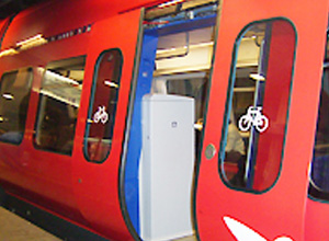 좌석 분리부에 자전거 바퀴를 고정