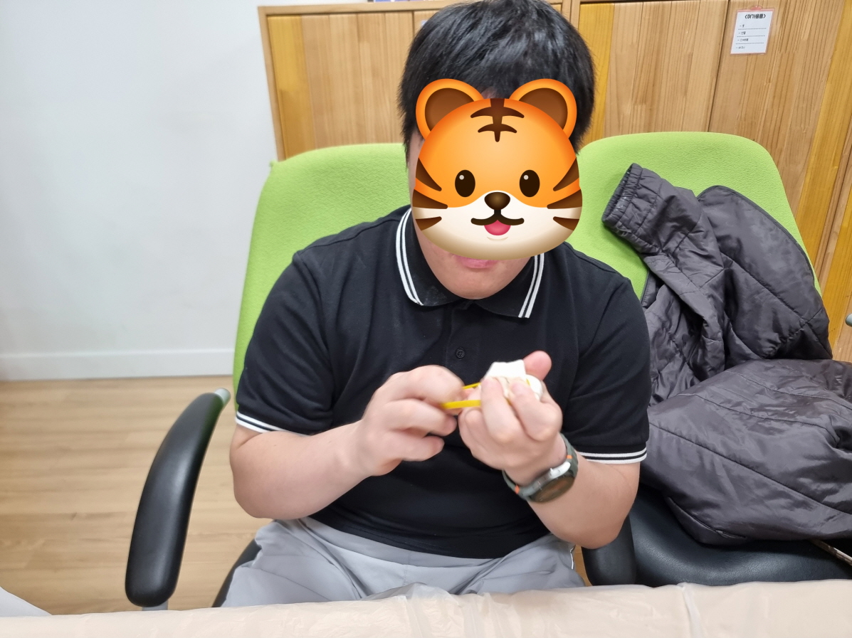 고무줄로 손수건을 예쁘게 디자인해요