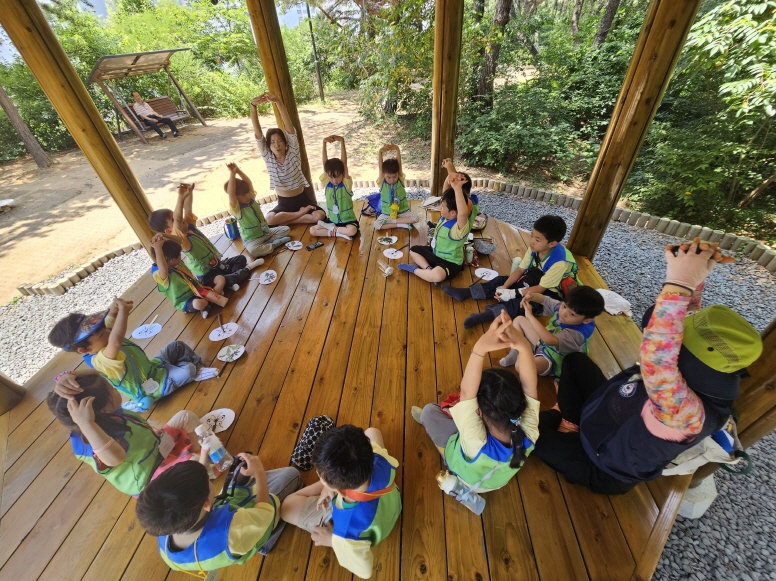 숲에서 명상하고 뇌건강하고