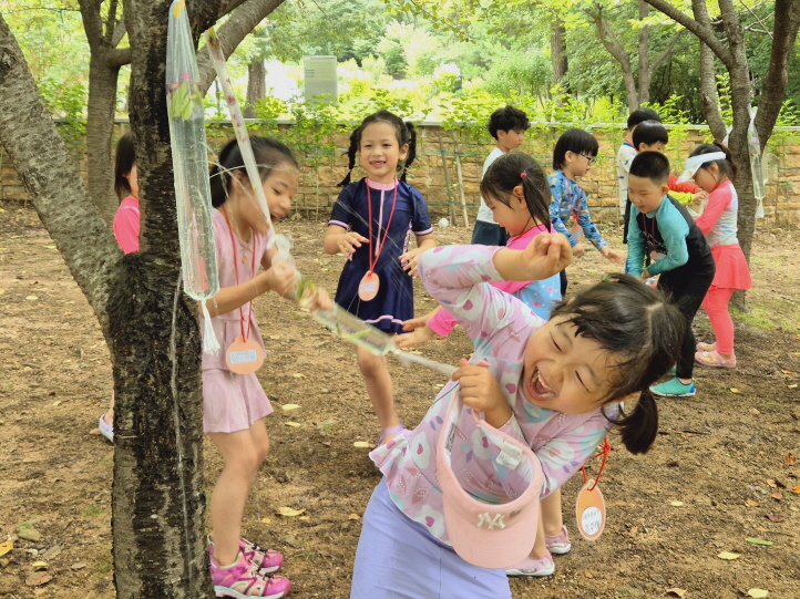 물액자로 분수놀이했어요