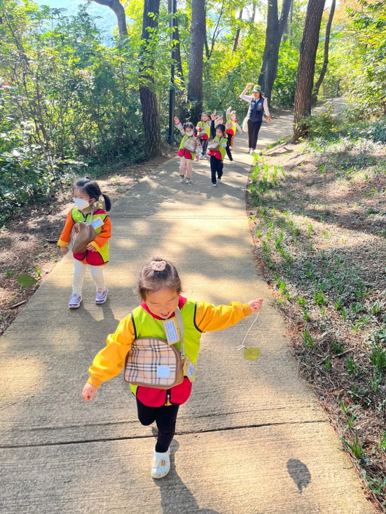 나뭇잎 연날리기