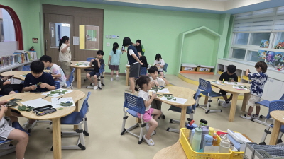 나뭇잎 빙고 판에 나뭇잎을 올려보아요.