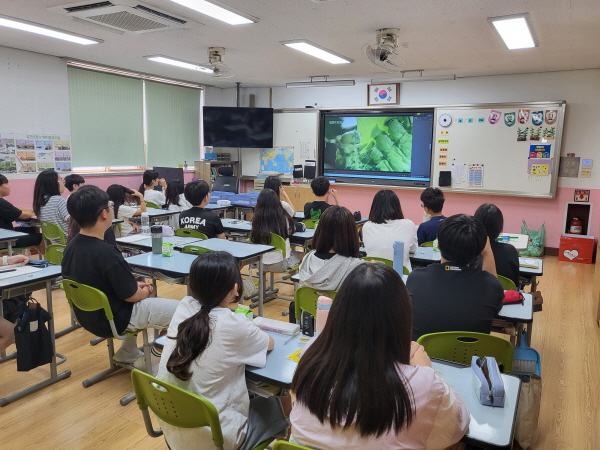 '생물들의 먹이'에 관한 동영상을 시청해요