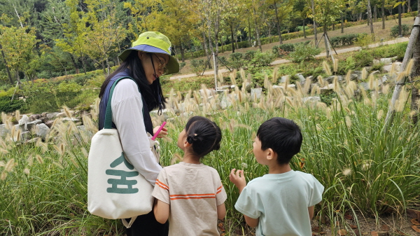 가을 숲을 산책해요