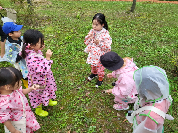 후~ 홀씨를 불어요~ 