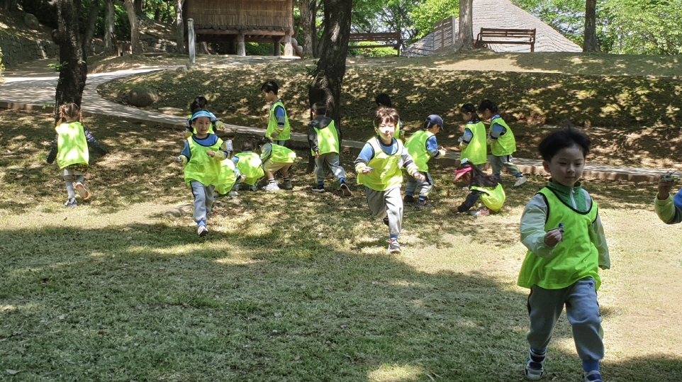 애벌레를 숨겨라