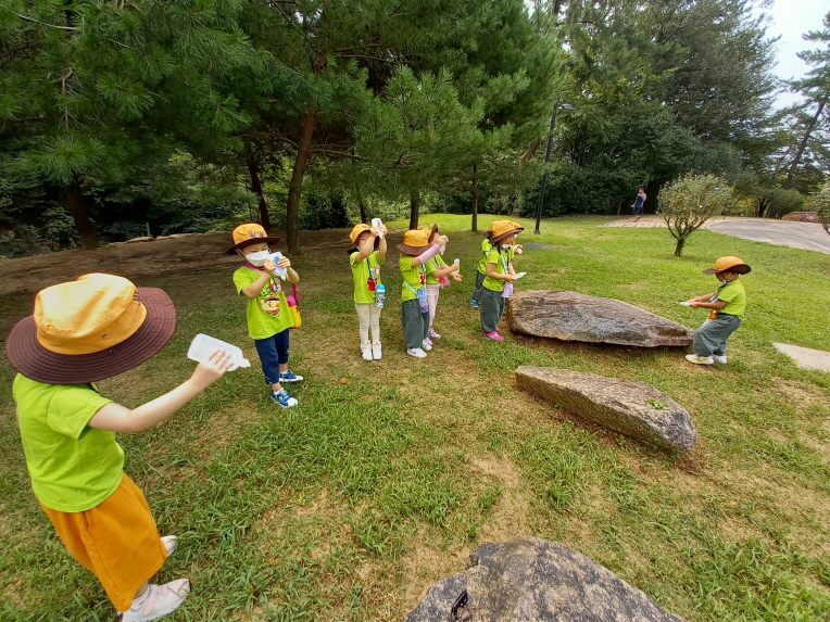 풀밭 곤충들에게 매미 오줌싸기~