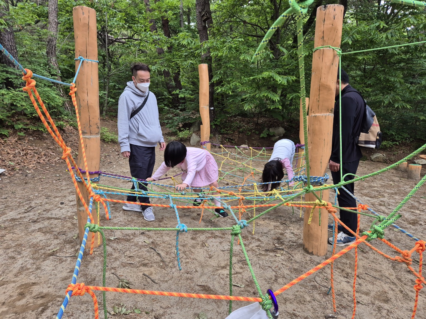 흔들다리 건너기