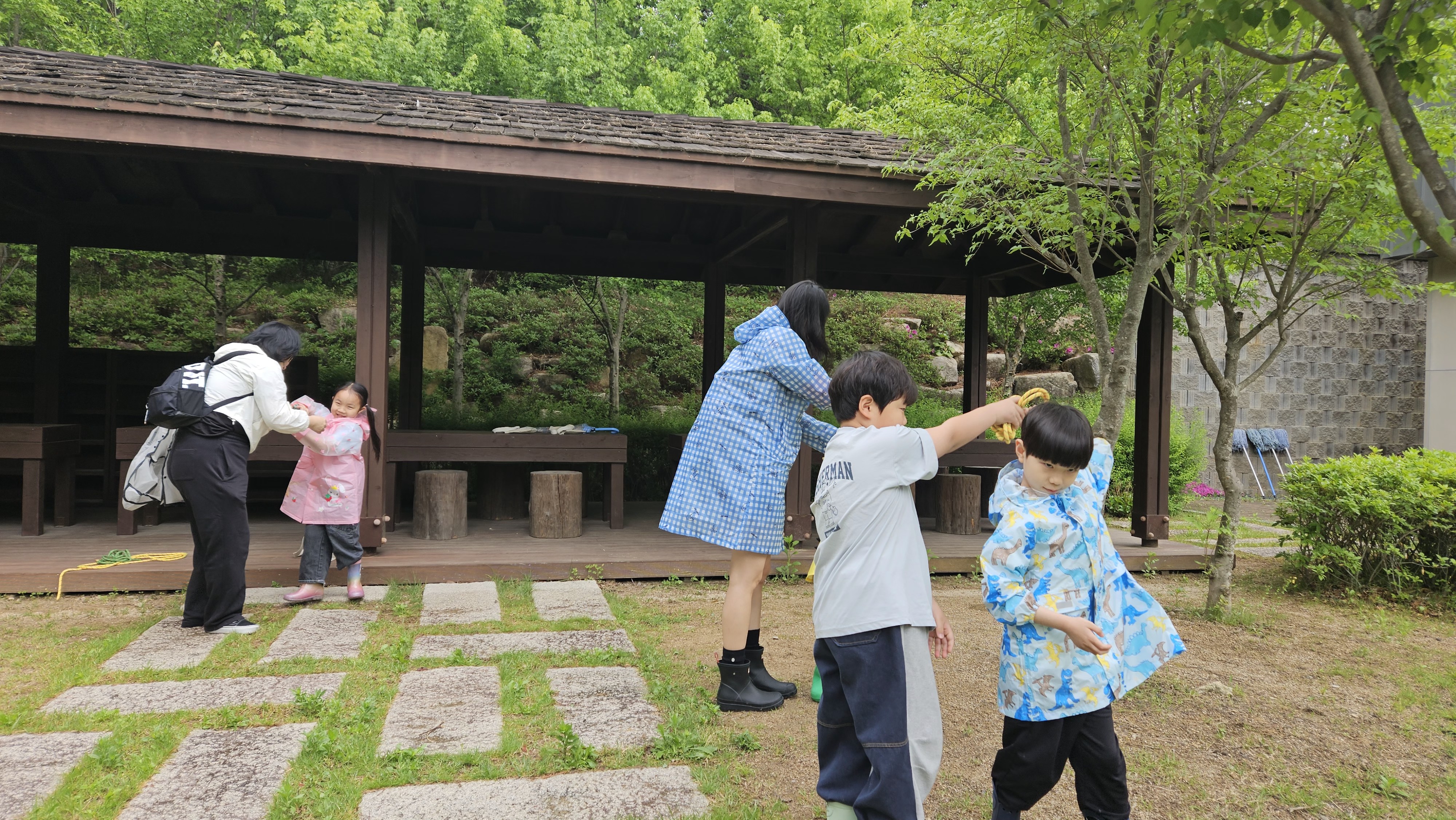 제일 소중한 인연인 우리 가족  줄을 가지고 만나서 반가워 놀이로 표현해 볼까요 