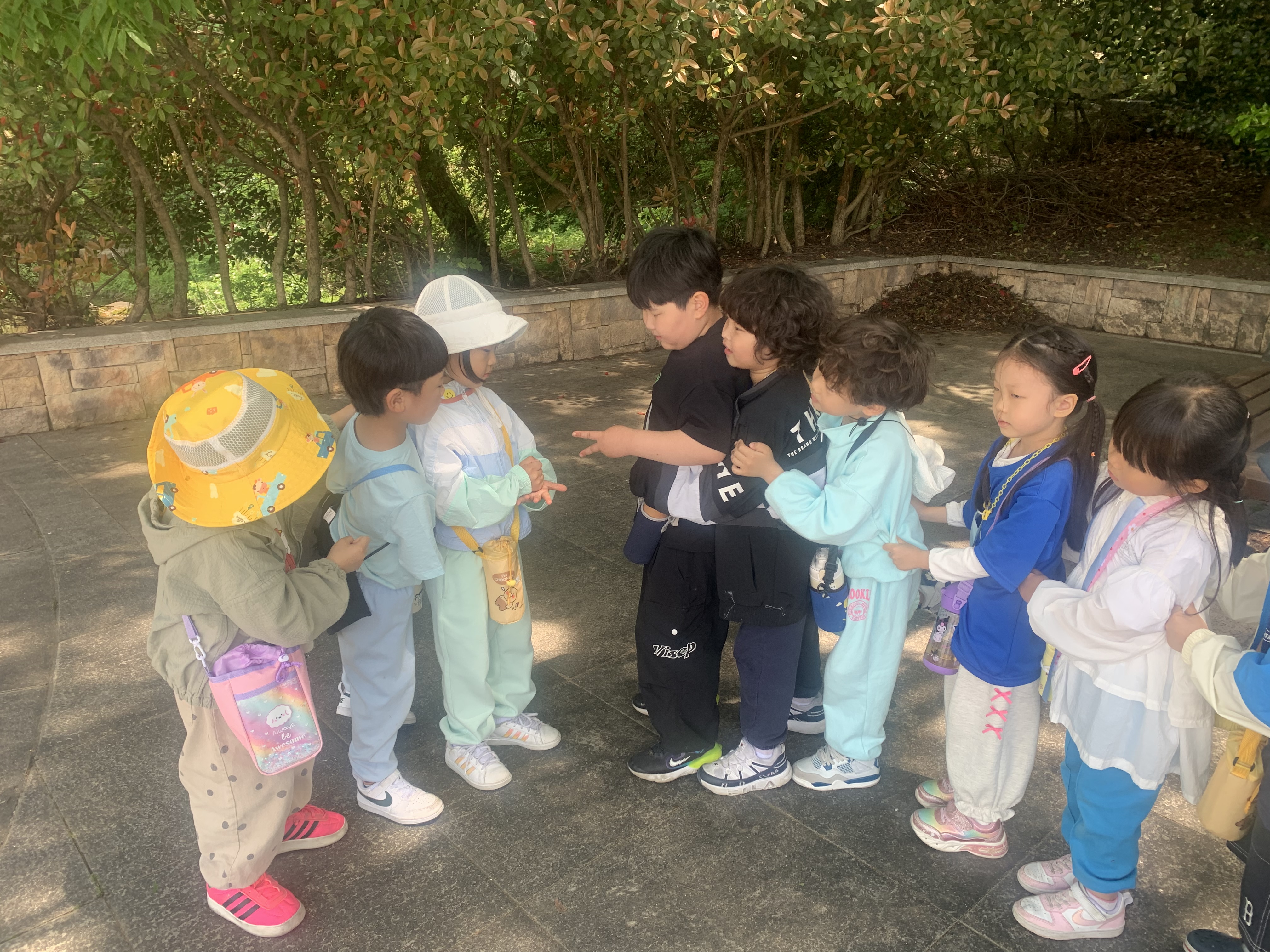 개구리를 탐색하고 뛰어보기