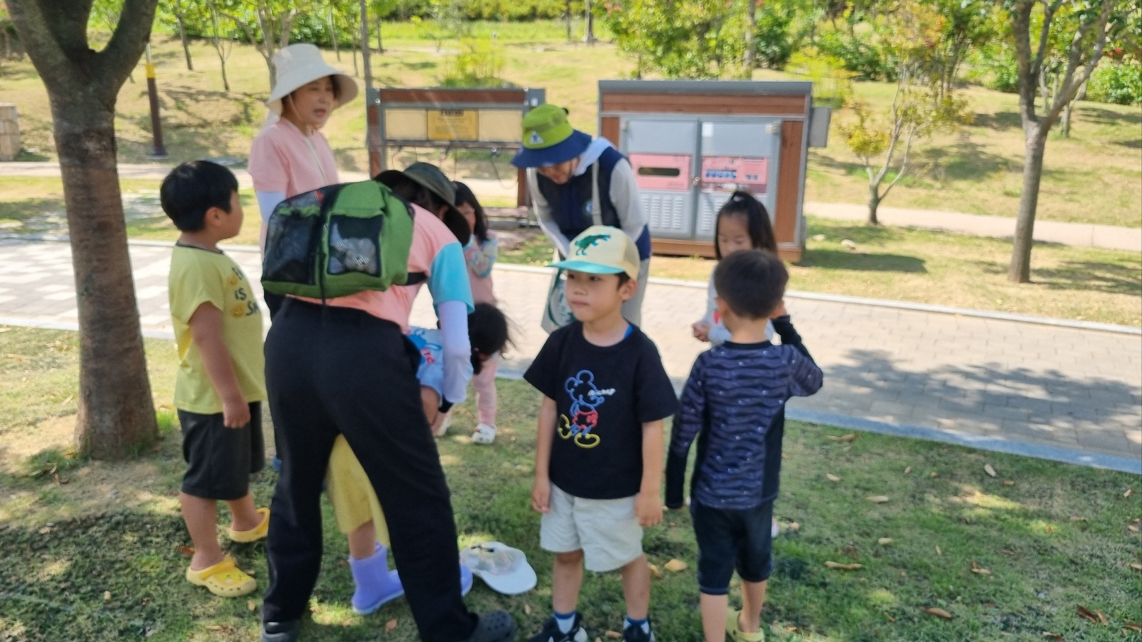 예쁘게 인사해요.