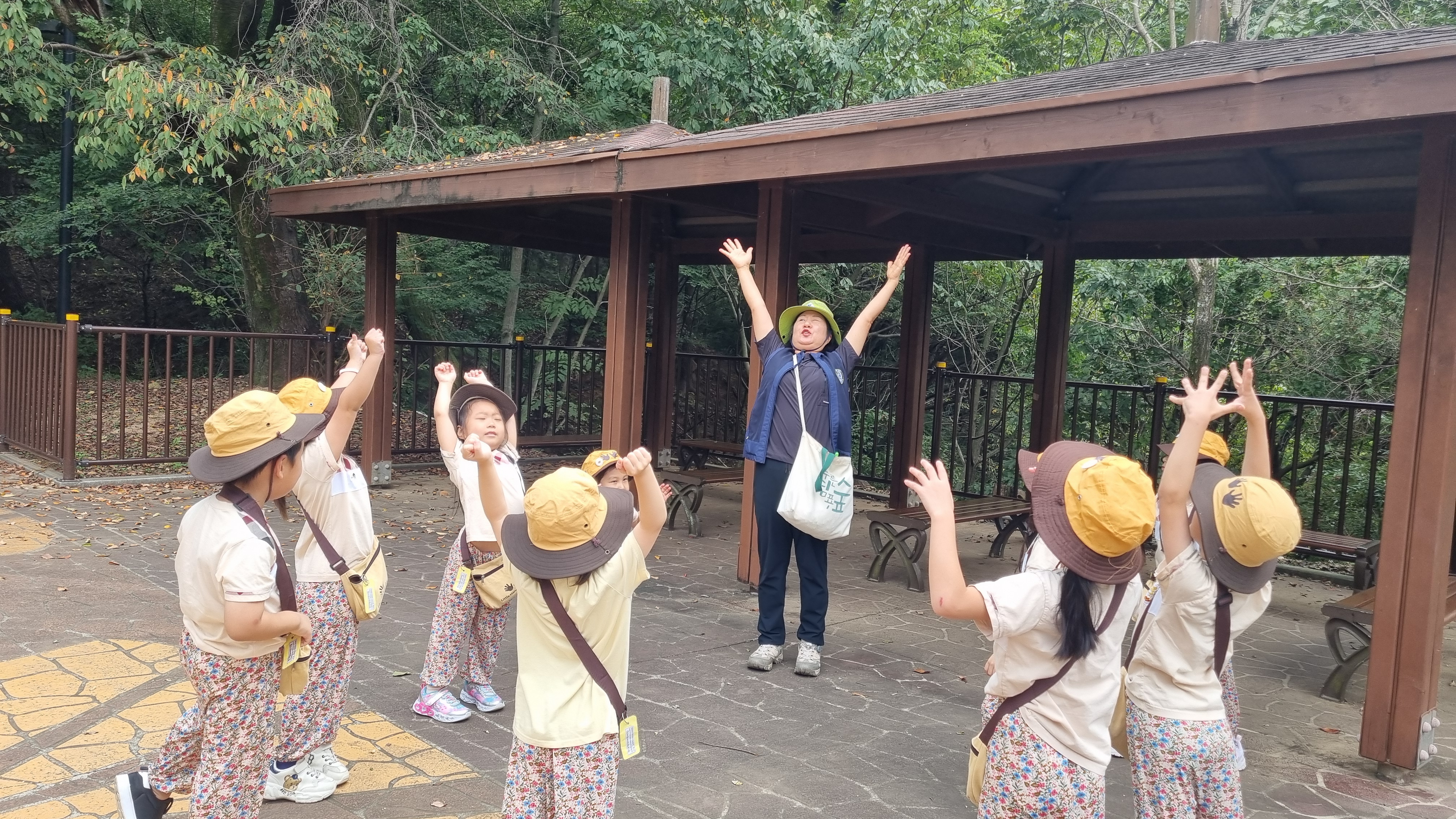 나무처럼 키가 쭉쭉 자라나자!