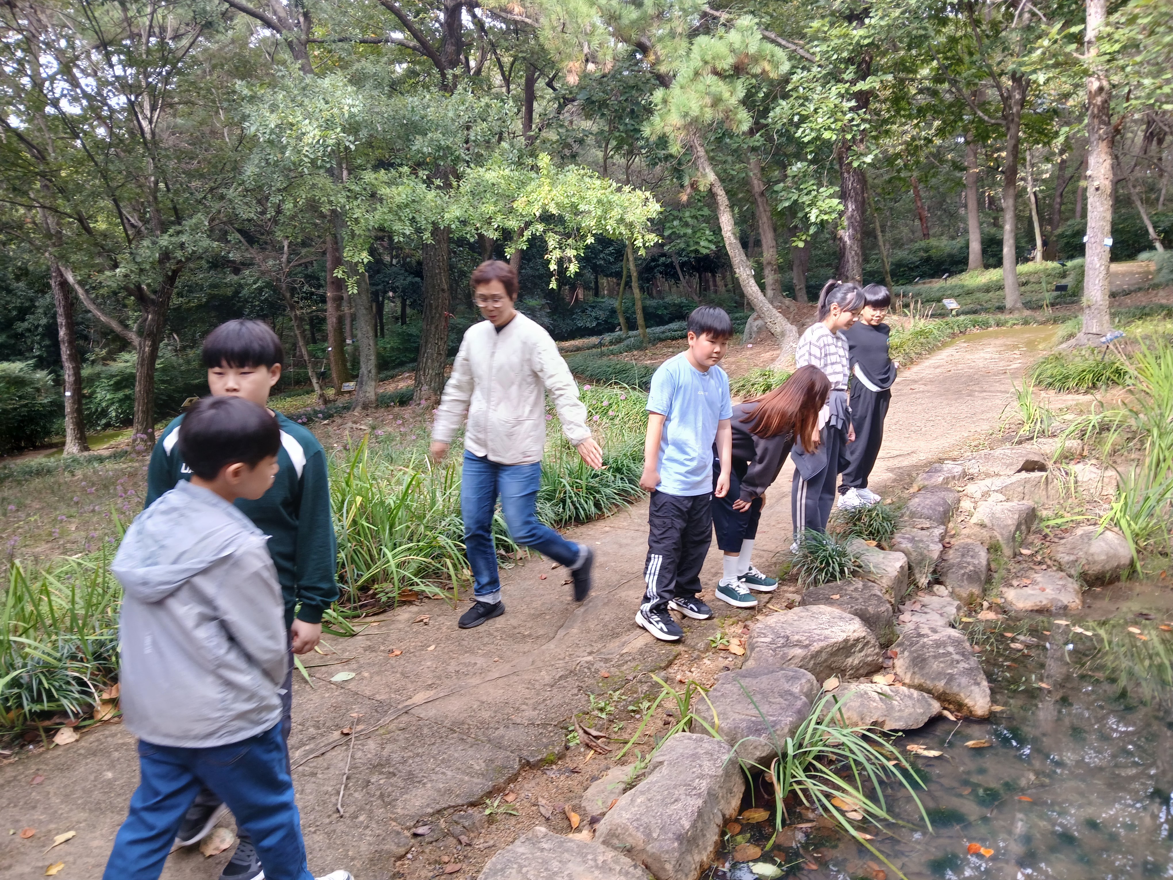 생태연못에 무엇이 있나요 자세히 보자